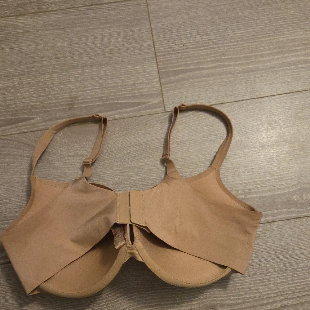 SKIMS Tan Smooth Bra - Picture 3 of 4